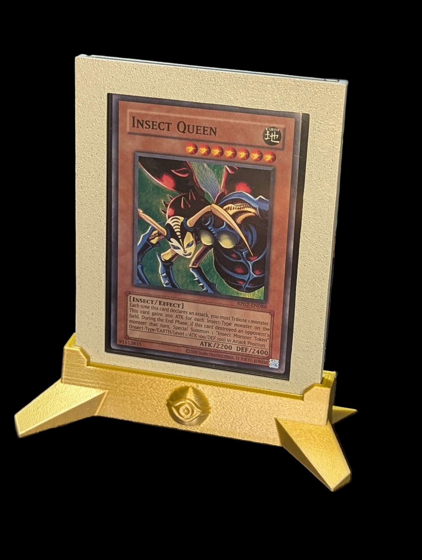 Yu-Gi-Oh! Reliquia de Entrada Retro – Insect Queen (RP02) – Estuche de Exhibición Personalizado + Funda – Envío Gratis