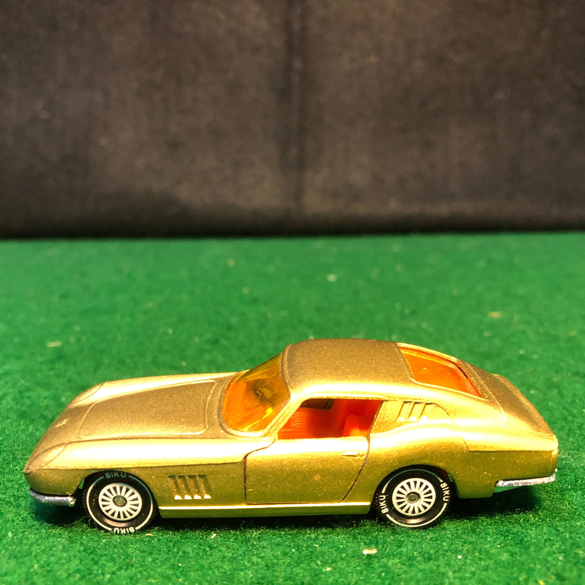 Ferrari 275 GTB/4 Gold by Siku 1:43 (1012)(No box)