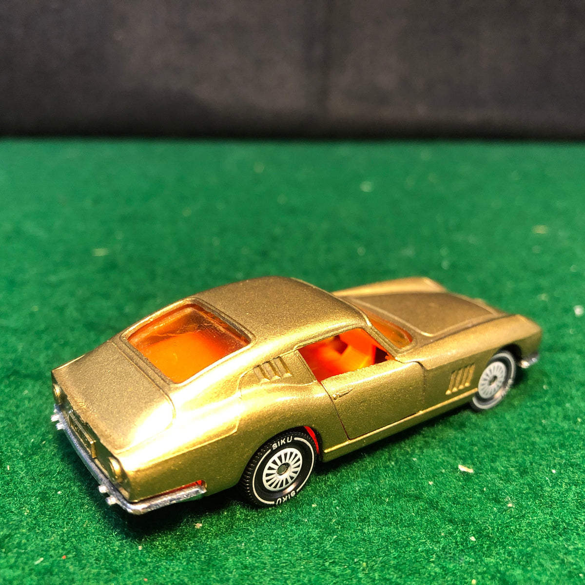 Ferrari 275 GTB/4 Gold by Siku 1:43 (1012)(No box)