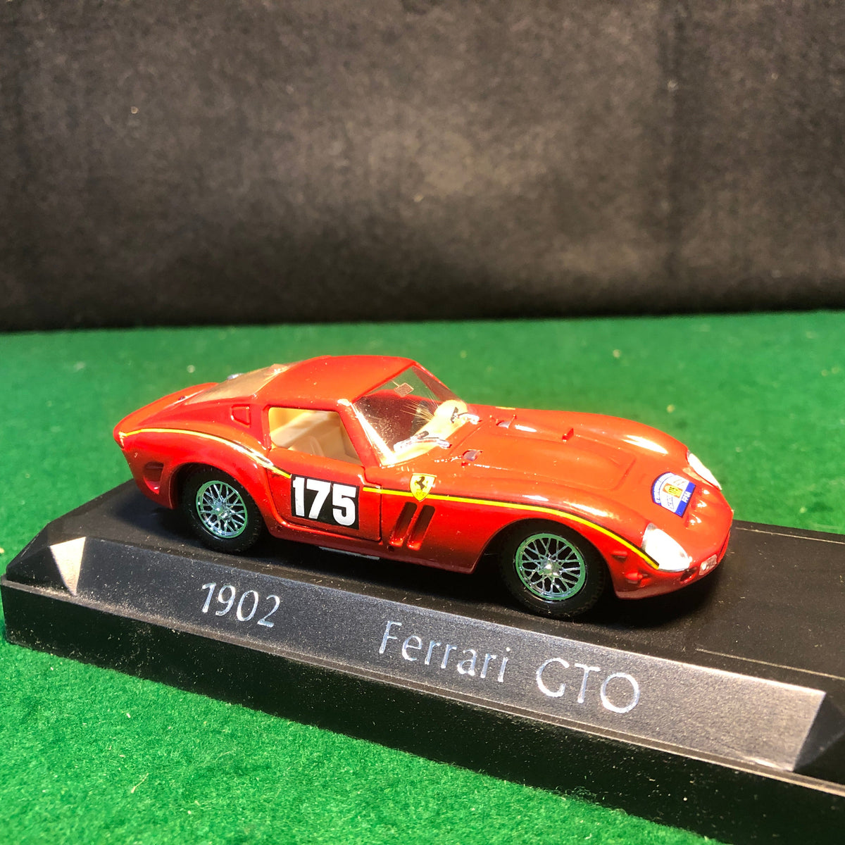 Ferrari 250 GTO 1964 Red N 175 by Solido 1:43 (1902)
