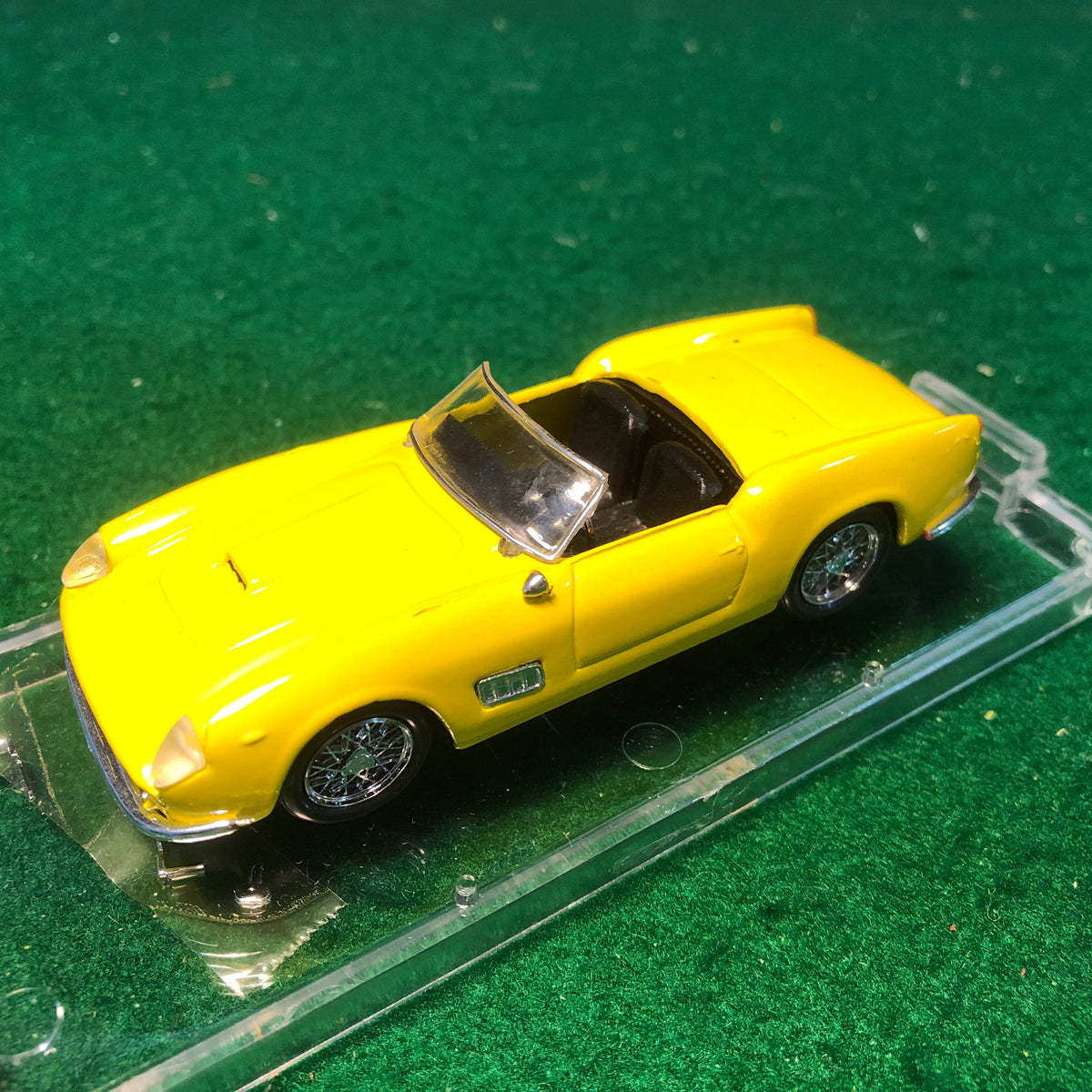Ferrari 250 California Spyder Open Cabriolet Yellow by Vitesse 1:43 (140)(DC)