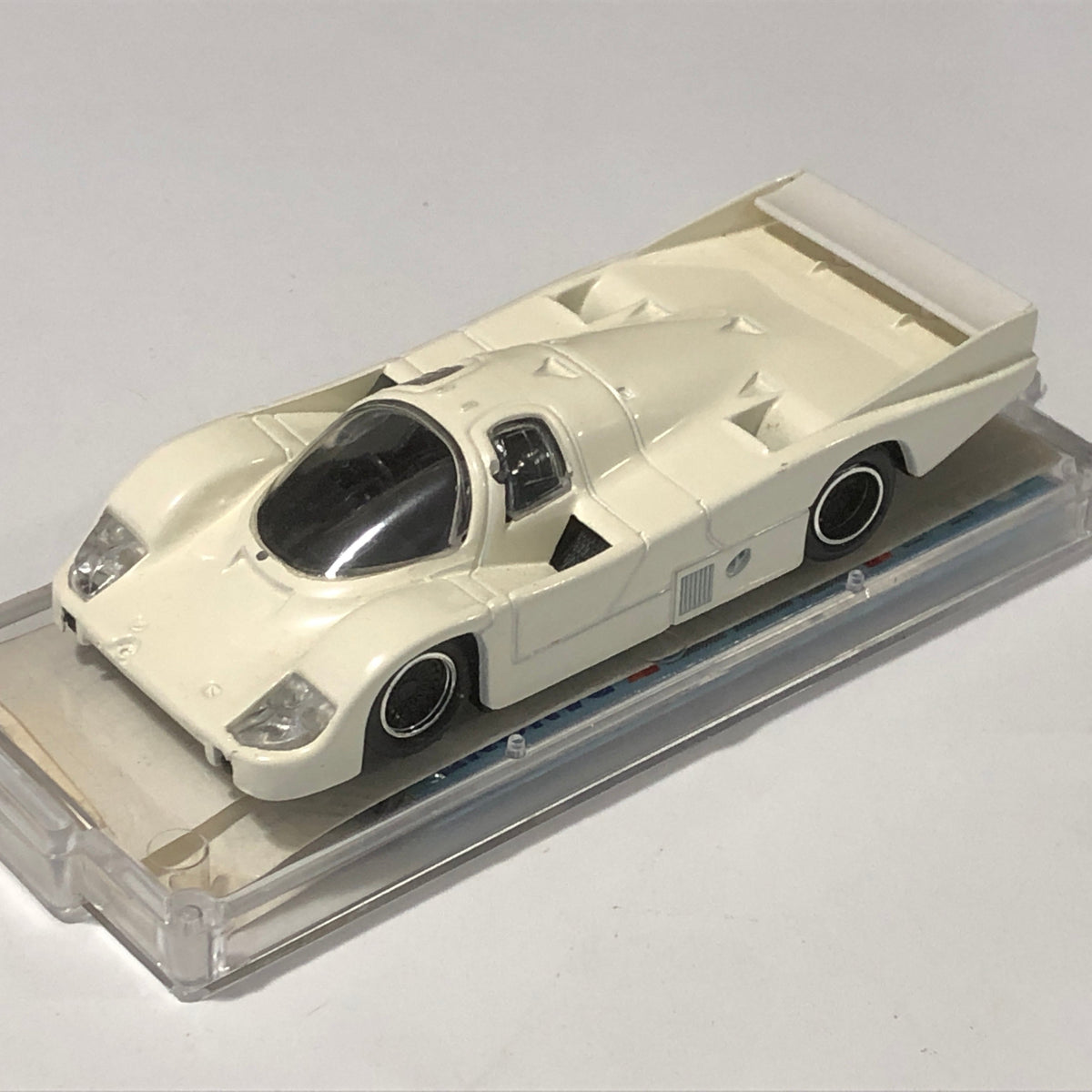 Porsche 956 Le Mans 1986 Danone N 33 by Vitesse 1:43 (SM43)