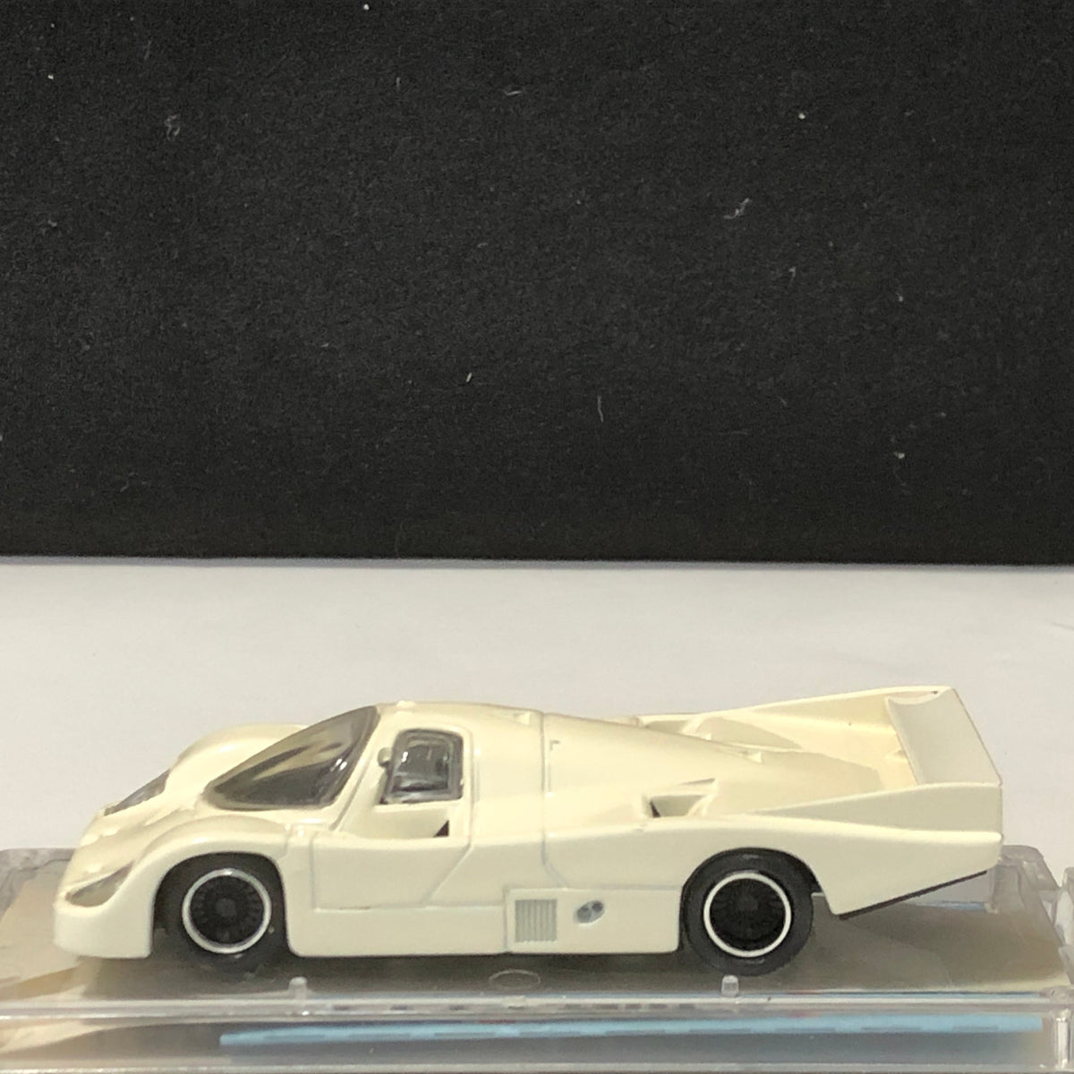 Porsche 956 Le Mans 1986 Danone N 33 by Vitesse 1:43 (SM43)