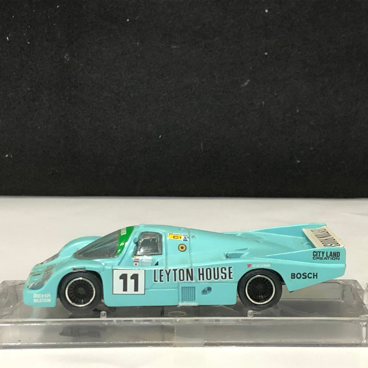 Porsche 956 Le Mans 1987 Layton House N 11 by Vitesse 1:43 (SM44)